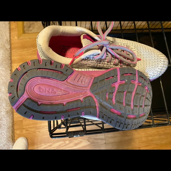 Brooks running shoes - Picture 3 of 3